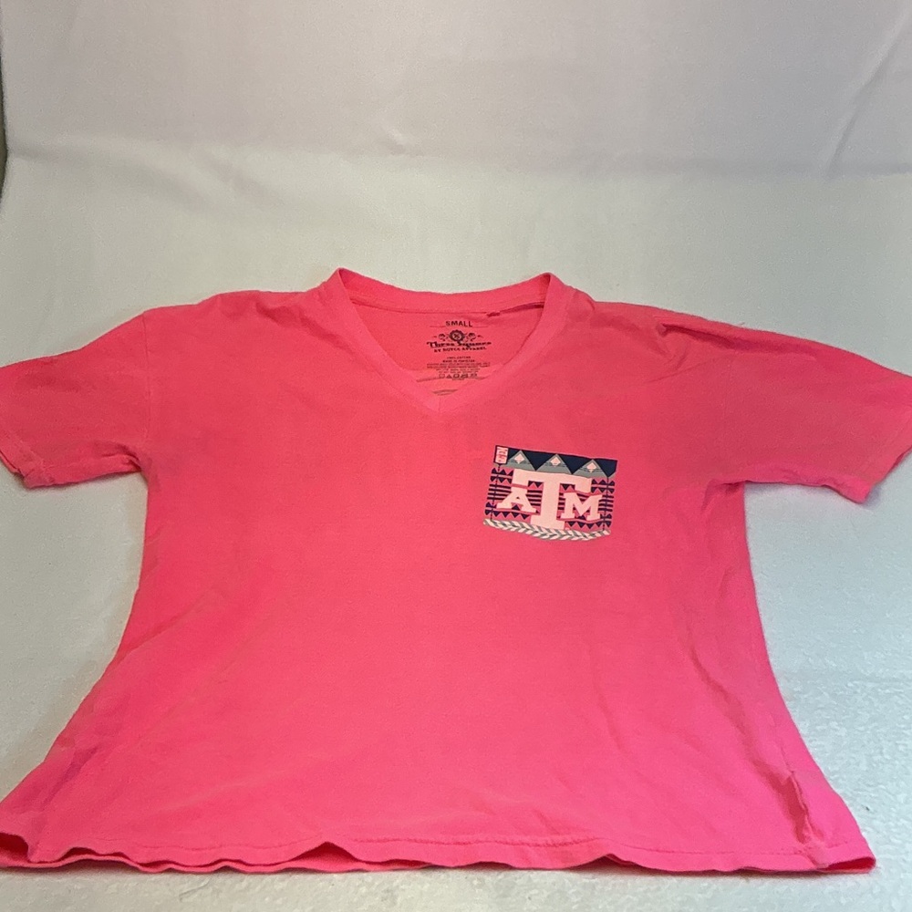 Texas AM Women's Pink V-Neck Pocket Tee with Gig ‘em Aggies on back so S. 0856